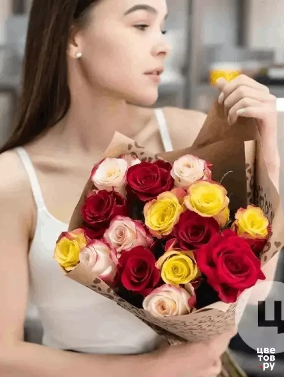 букет "15 разноцветных роз" 